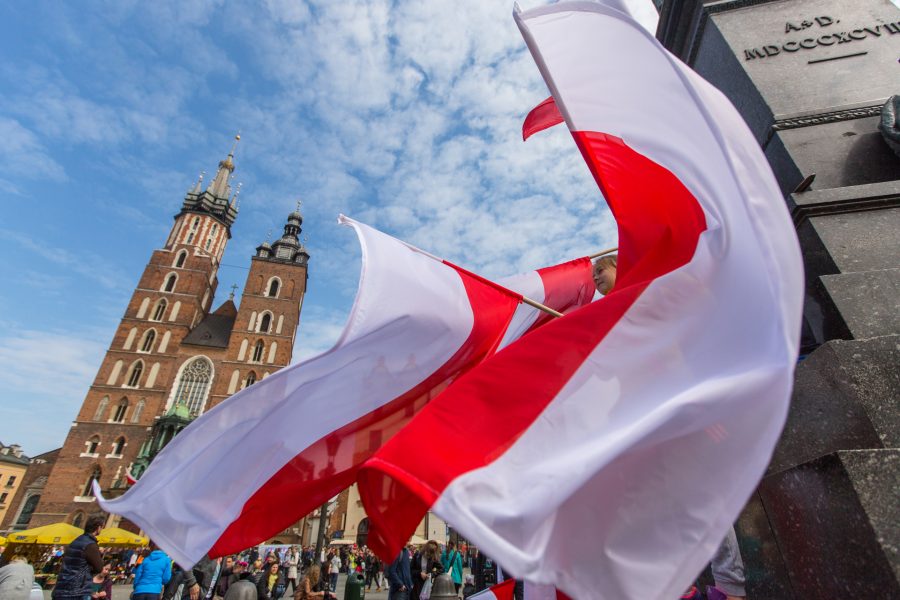 flagi polski na Narodowe Święto Niepodległości w Krakowie