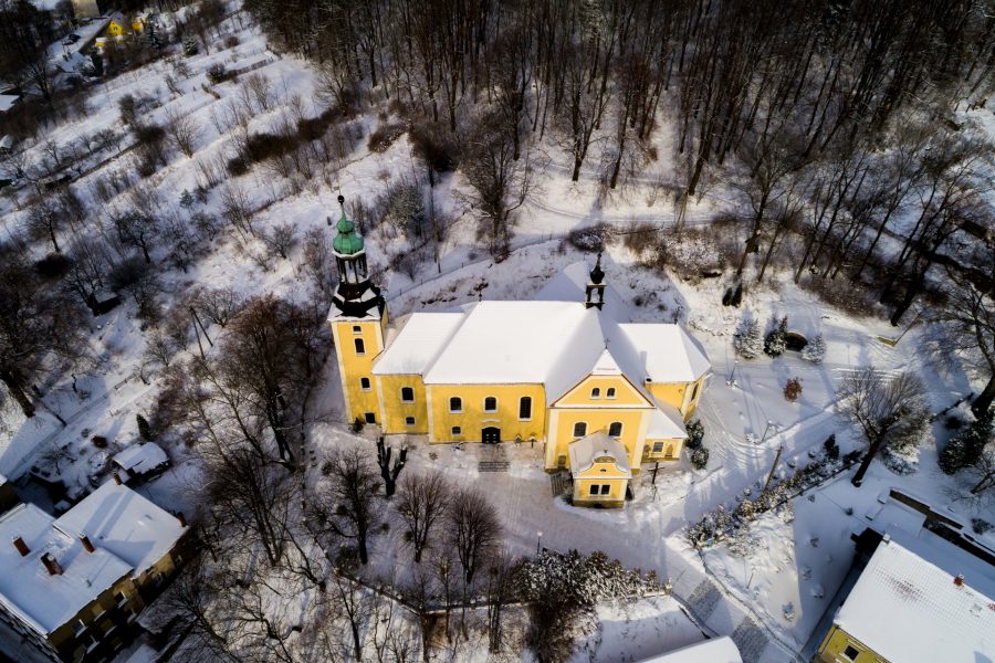 Boguszów-Gorce, Kościół pw. Św. Trójcy, fot. Artur Kowalczyk zdjęcie z naszego kalendarza na 2018 r.
