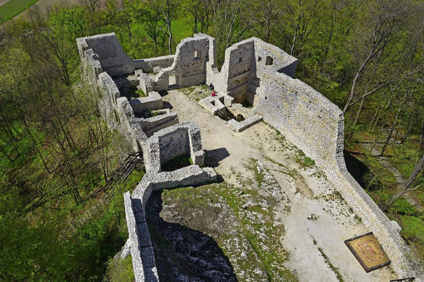 zamek w smoleniu – zamki w największej ruinie