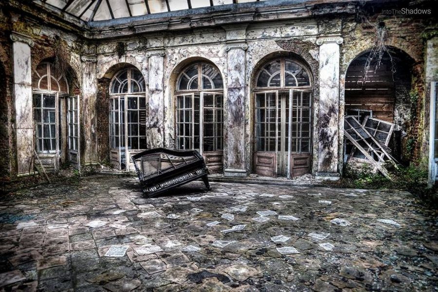 opuszczony Pałac w Bratoszewicach