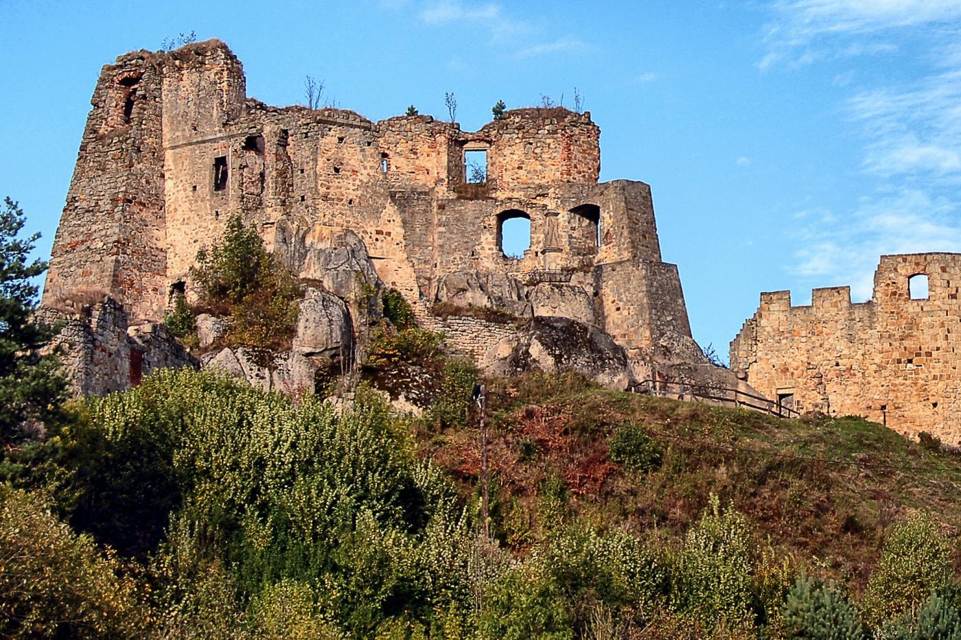 zamek w odrzykoniu – zamki w największej ruinie