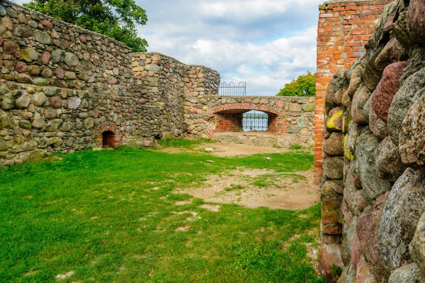 zamek w szcztnie – zamki w największej ruinie