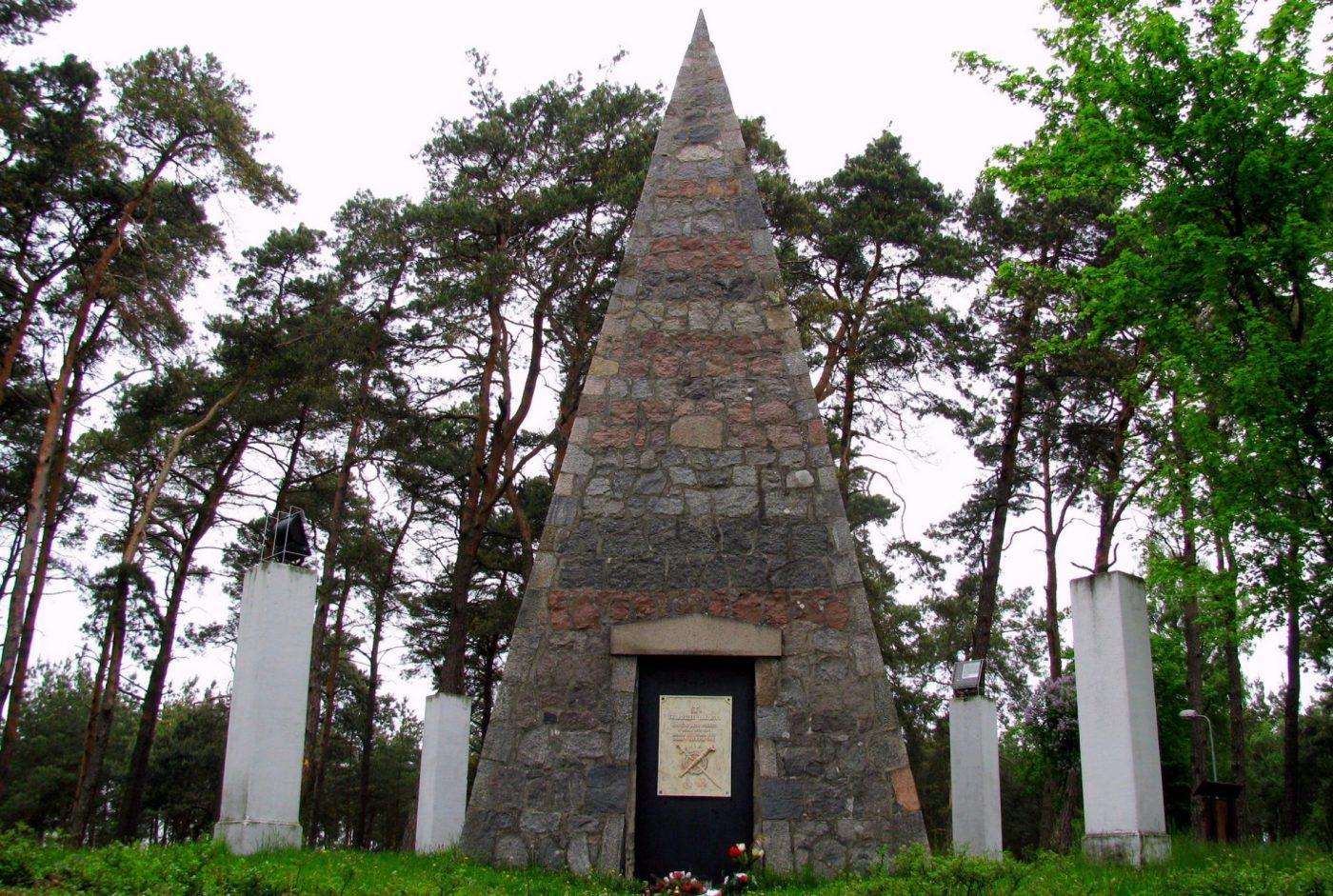 Piramida Łakińskiego w Łaziskach