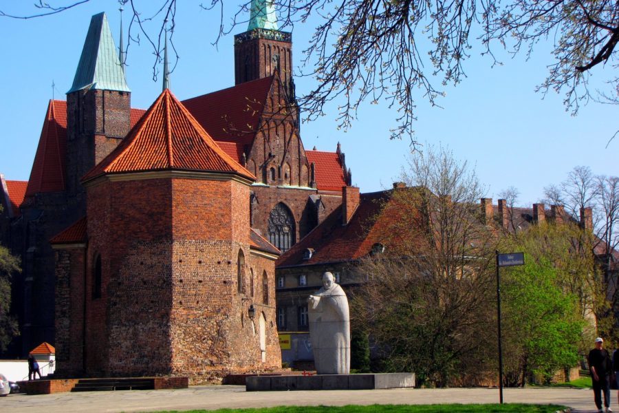 Kościół św. Marcina, w tym miejscu stał zamek Wrocław W tle kolegiata Świętego Krzyża i św. Bartłomieja