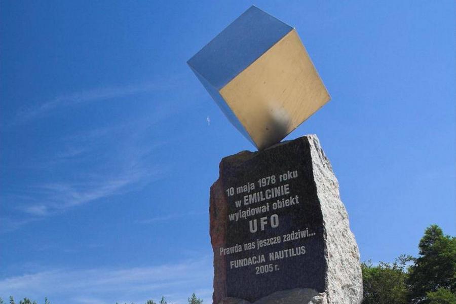 pomnik UFO w Emilcinie