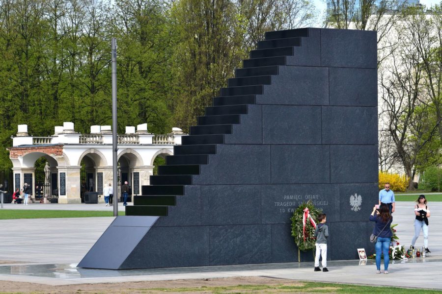 Pomnik smoleński w Warszawie