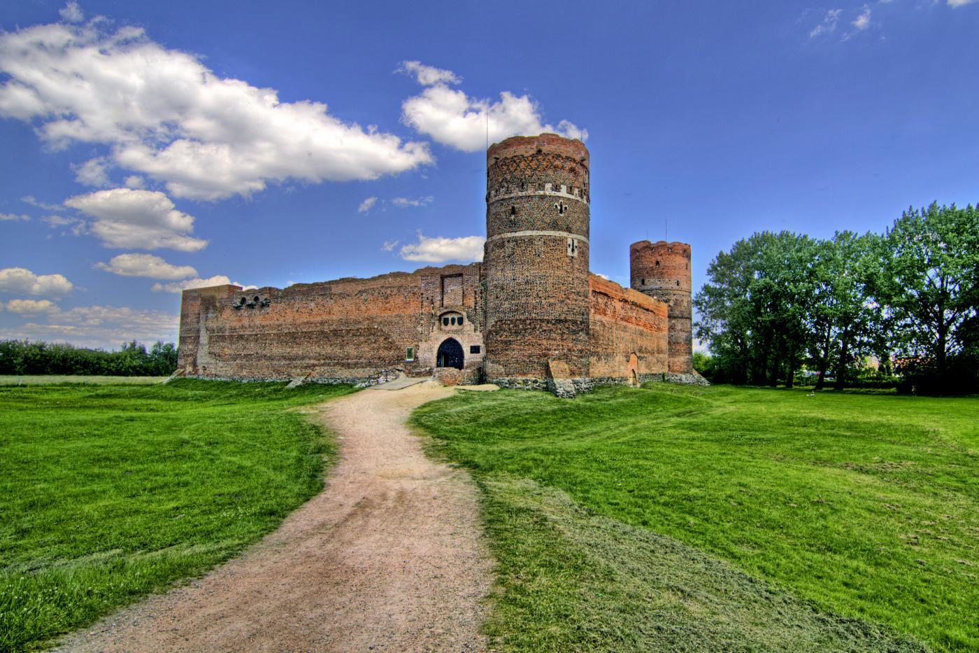 zamek w Ciechanowie, zamki na Mazowszu