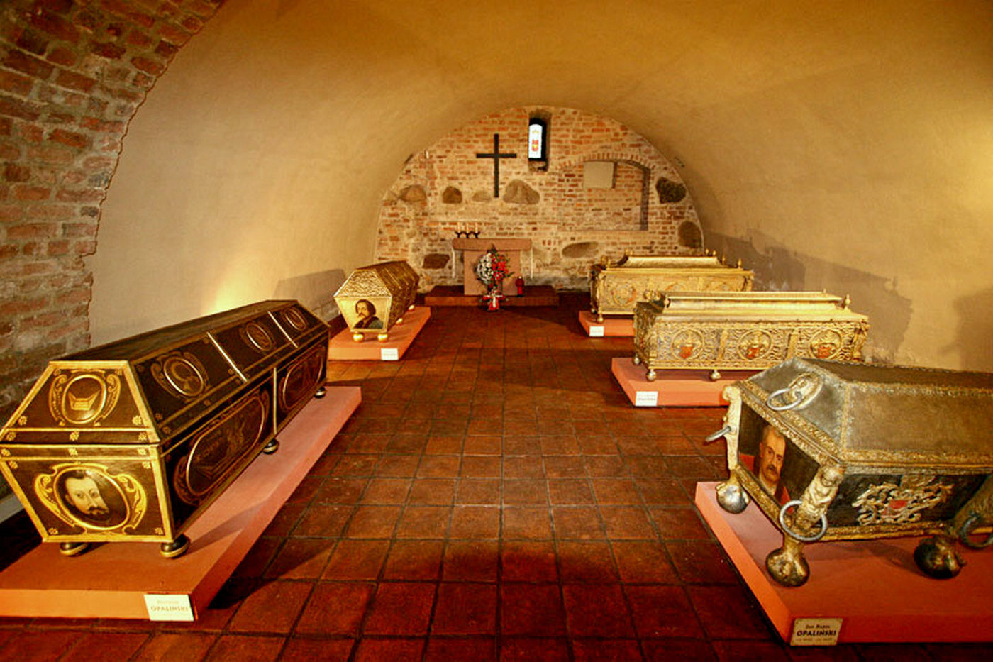 Sarkofagi Opalińskich w Zamku Muzeum w Sierakowie