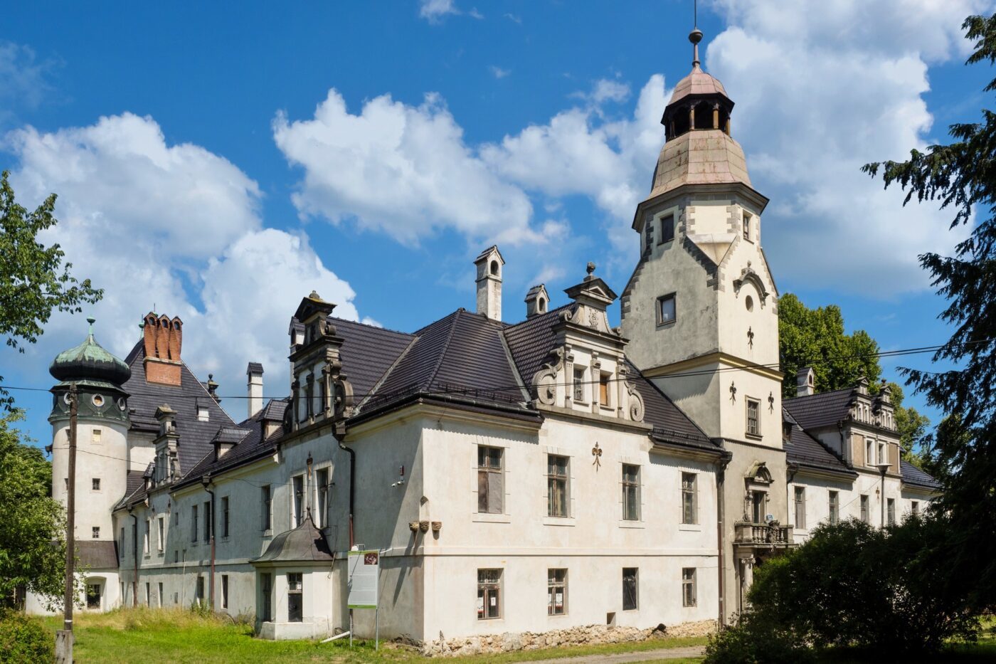 Opolskie zamki, zamek w Dąbrowie Niemodlińskiej